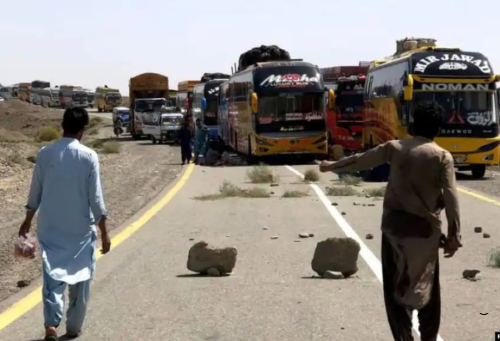 Pakistanın Bəlucistan əyalətində silahlılar 7 avtobus sərnişinini öldürüb