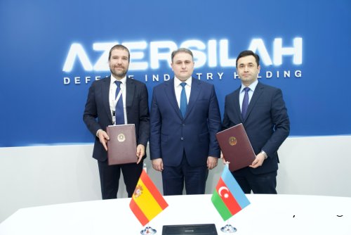 Vüqar Mustafayev “IDEX-2025” sərgisində xarici şirkətlərin rəhbərləri ilə görüşüb