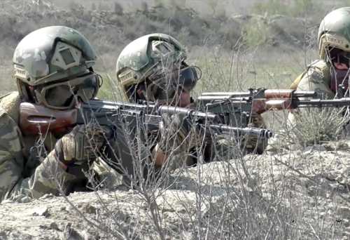 Hərbi vəzifəlilərlə çöl şəraitində praktiki məşğələlər keçirilib