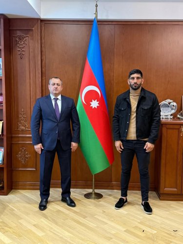 Adil Əliyev dünya çempionu Bəhram Rəcəbzadəni təbrik edib