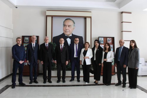 Ulu Öndər Heydər Əliyevin anadan olmasının 102-ci ildönümünə həsr olunmuş “Ümummilli Lider Heydər Əliyev müstəqil Azərbaycan Konstitusiyasının müəllifidir” mövzusunda tədbir keçirildi