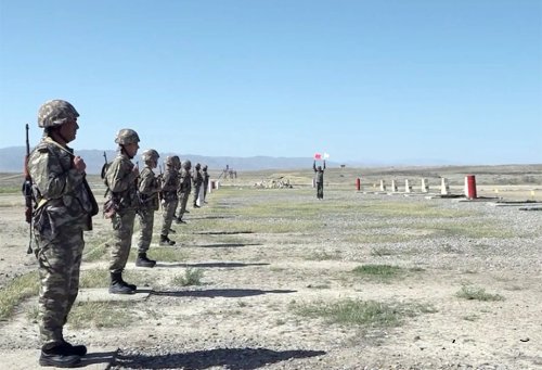 ƏÜO-da hərbi vəzifəlilərlə növbəti təlim toplanışı keçirilib