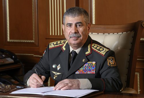 Müdafiə naziri Qurban bayramı münasibətilə Azərbaycan Ordusunun şəxsi heyətini təbrik edib