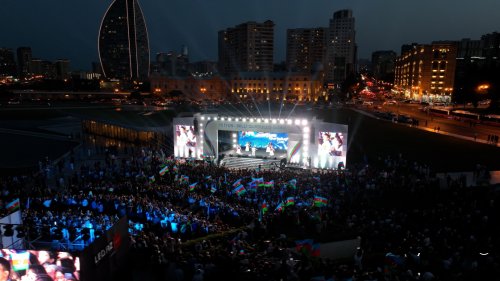 Heydər Əliyev Mərkəzinin parkında Milli Qurtuluş Günü münasibətilə konsert olub