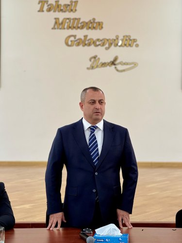 İyunun 18-də Suraxanı Rayon İcra Hakimiyyətinin başçısı Adil Əliyevin vətəndaşlarla növbəti səyyar görüşü Əmircan qəsəbəsi, 97 saylı tam orta məktəbdə keçirilib