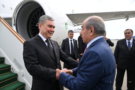 Türkmənistan Prezidenti Qurbanqulu Berdiməhəmmədov iyulun 16-da Azərbaycan Respublikasına səfərə gəlib.