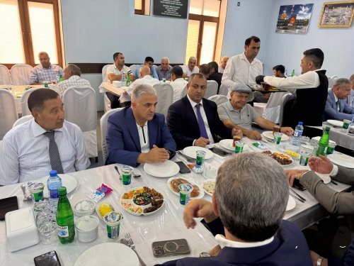 RİH başçısı Adil Əliyev, rayonun hüquq-mühafizə orqanlarının rəhbərləri və RİHB-nin müavinləri şəhid Səbuhi Orucovun atası Vahid Orucovun 3 mərasimində iştirak ediblər