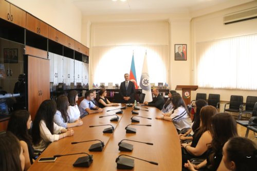 Ombudsman Aparatında yüksək bal toplayan abituriyent və ictimai fəal gənclər üçün infotur təşkil olunub