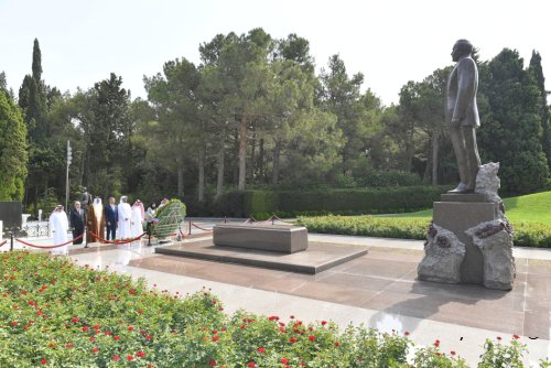 Bəhreyn Nümayəndələr Şurasının Baş katibi Ulu Öndərin məzarını və Şəhidlər xiyabanını ziyarət edib