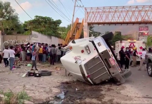 Meksikada yol qəzasında 15 nəfər həlak olub