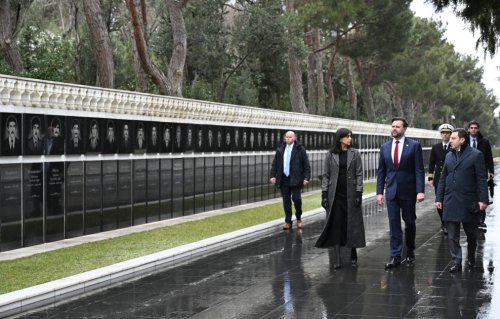 Amerika Birləşmiş Ştatlarının Vitse-prezidenti Cey. Di. Vens Şəhidlər xiyabanını ziyarət edib