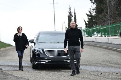Prezident İlham Əliyev Xocavəndin Xanoba kəndində fərdi evlərin və infrastrukturun bərpası sahəsində görülən işlərlə tanış olub