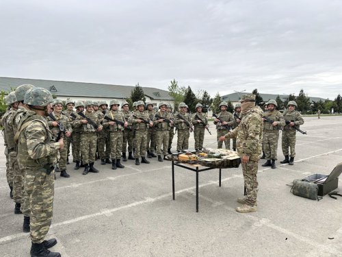 Hərbi vəzifəlilərlə keçirilən təlim toplanışı başa çatıb
