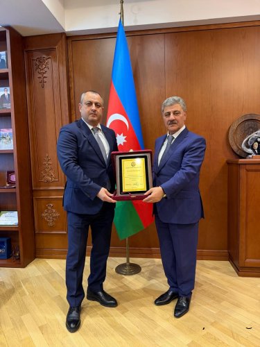 İcra başçısı Adil Əliyev Məmmədov Mais İlyas oğlunu 65 illik yubileyi münasibətilə təbrik edib və təltif edib
