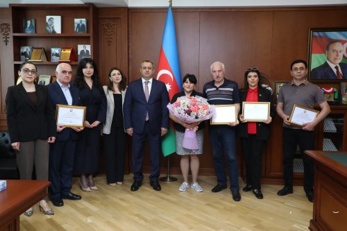 İcra başçısı Adil Əliyev Əməkdar artist İntiqam Soltanın rəhbərlik etdiyi Bakı Uşaq və Gənclər Teatrının 25 illik yubileyi münasibəti ilə 1 qrup teatr əməkdaşını Rayon İcra Hakimiyyəti başçısının Fəxri Fərmanı ilə təltif edib